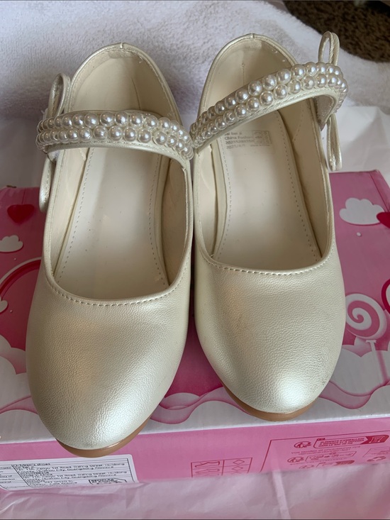 SHEIN Shoes - Girls Pearl Strap Cream Mary Jane Dress Shoes